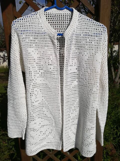 Gilets divers (40, 42) 20 Orlans (45)