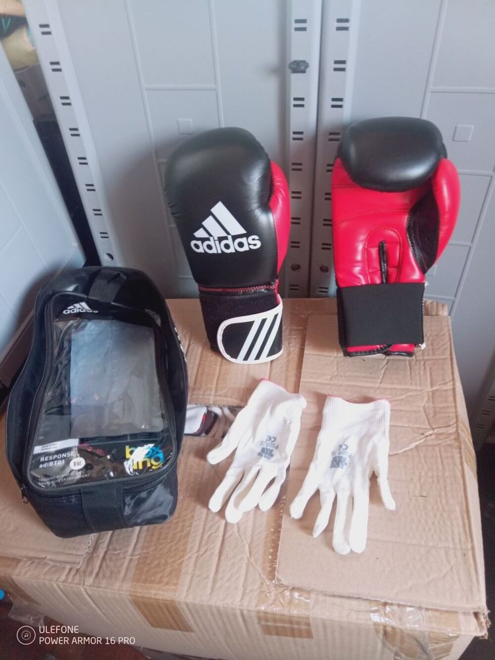 sac de frappe adidas gants de boxe adidas Sports