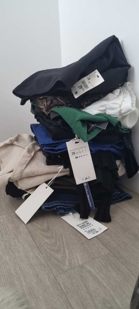 Lot de 15 vêtements neufs avec étiquette 80 Saint-Germain-en-Laye (78)