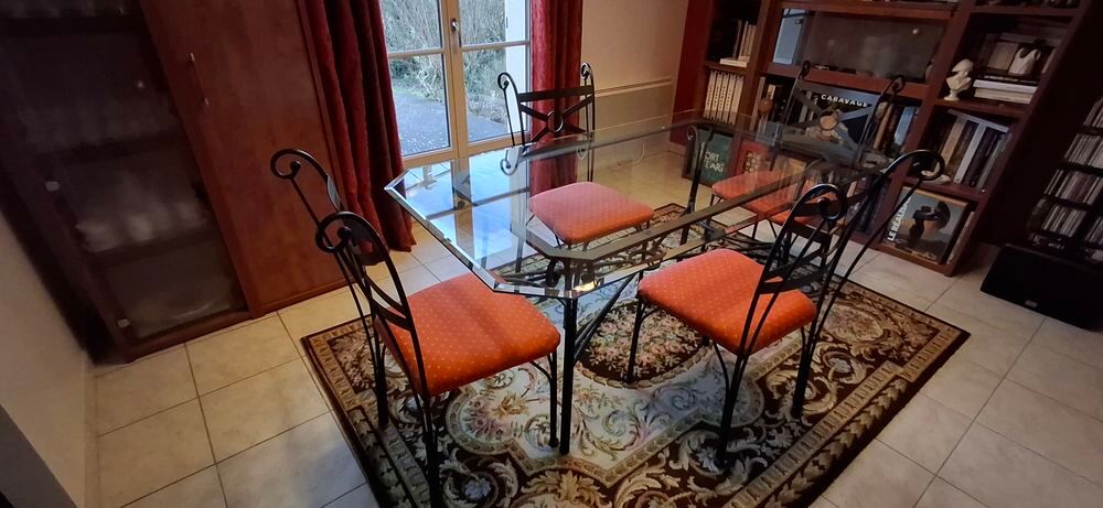 table et chaises de salle &agrave; manger Meubles