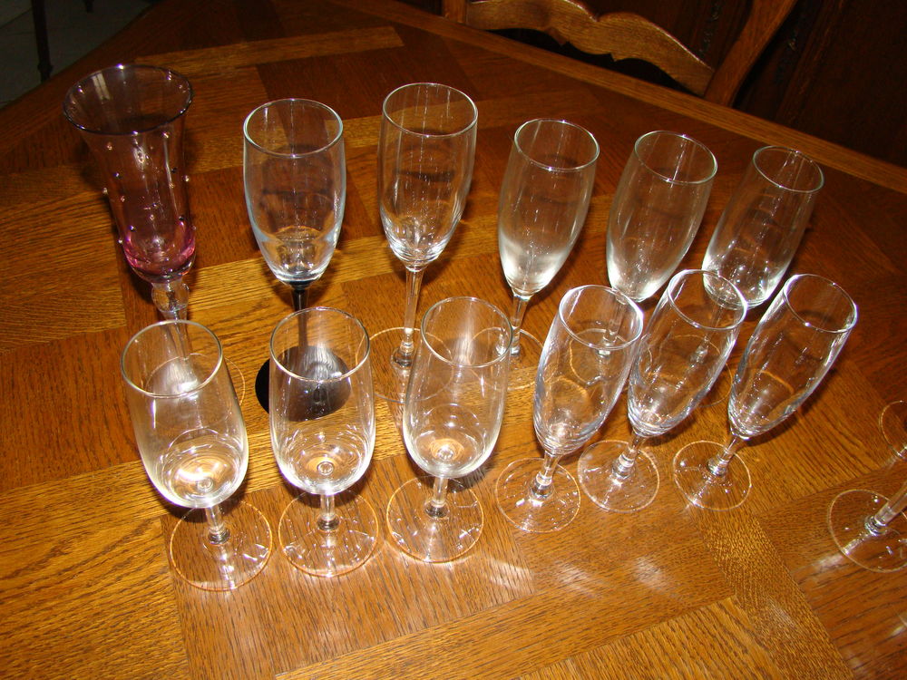 Lot de 24 fl&ucirc;tes &agrave; champagne d&eacute;pareill&eacute;es
Cuisine