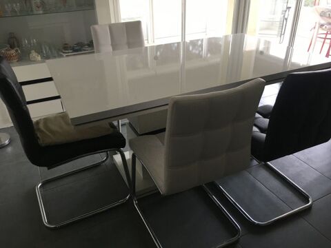Lot Table blanche pied central 160x 90cm. + 4 chaises 75 St Pierre la Mer (11)