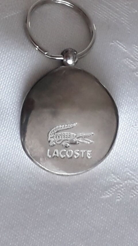 Porte-clés LACOSTE
15 Salon-de-Provence (13)