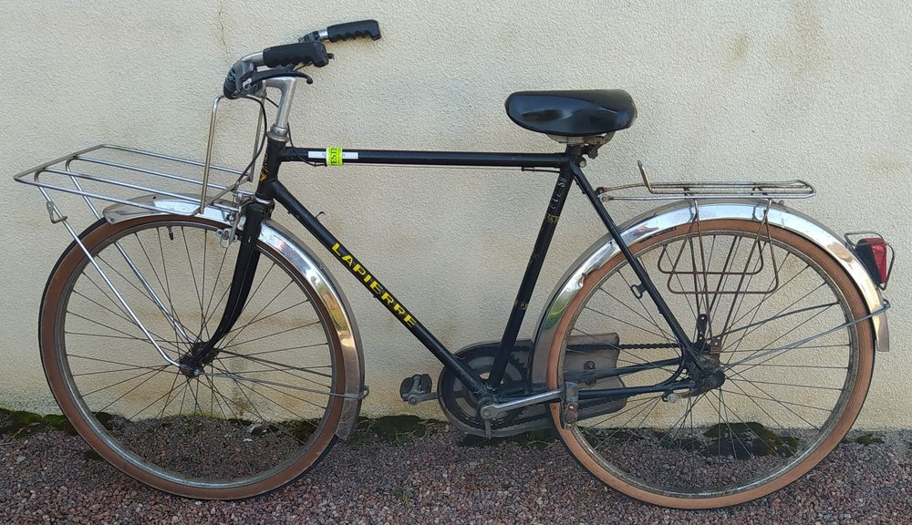 ancien v&eacute;lo LAPIERRE porteur facteur poste &agrave; restaurer Vélos