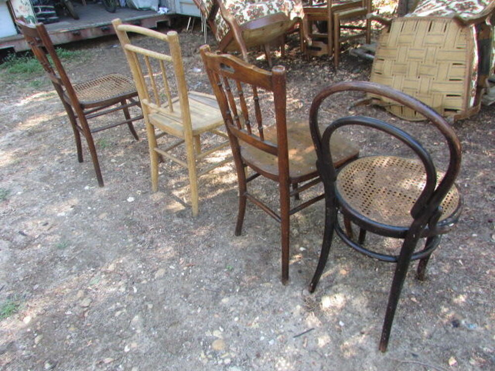 lot de 4 chaises bois anciennes diff&eacute;rentes conceptions Meubles