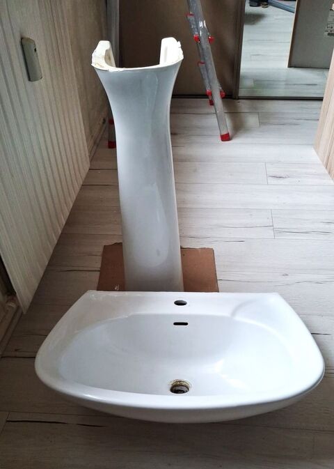 LAVABO ET PIED 30 Metz (57)