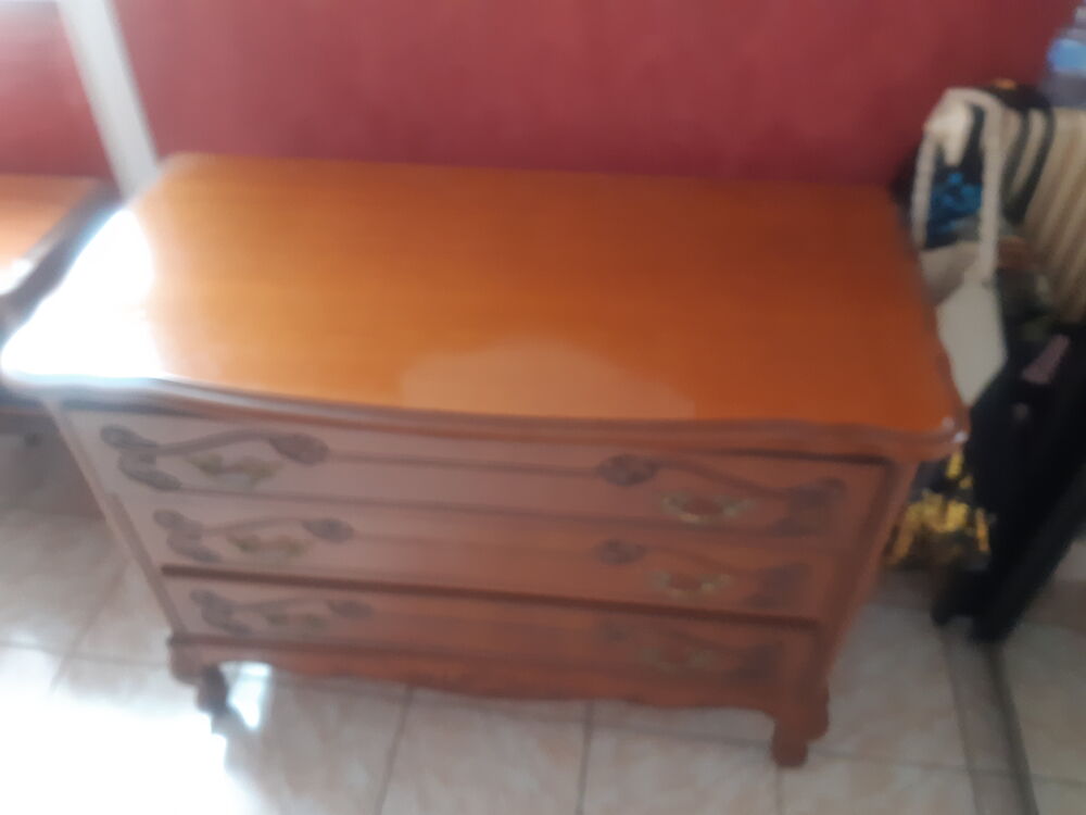 Meuble en merisier longueur 105cm largeur 50cm hauteur 80cm Meubles