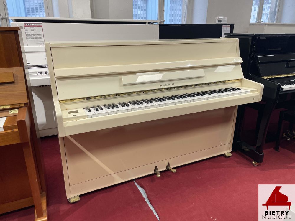 PROMO Piano droit d'occasion Samick SU-105 Blanc laqu&eacute; Instruments de musique
