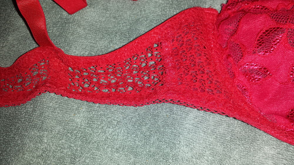 N&deg; 378 SOUTIEN-GORGE ROUGE Vêtements