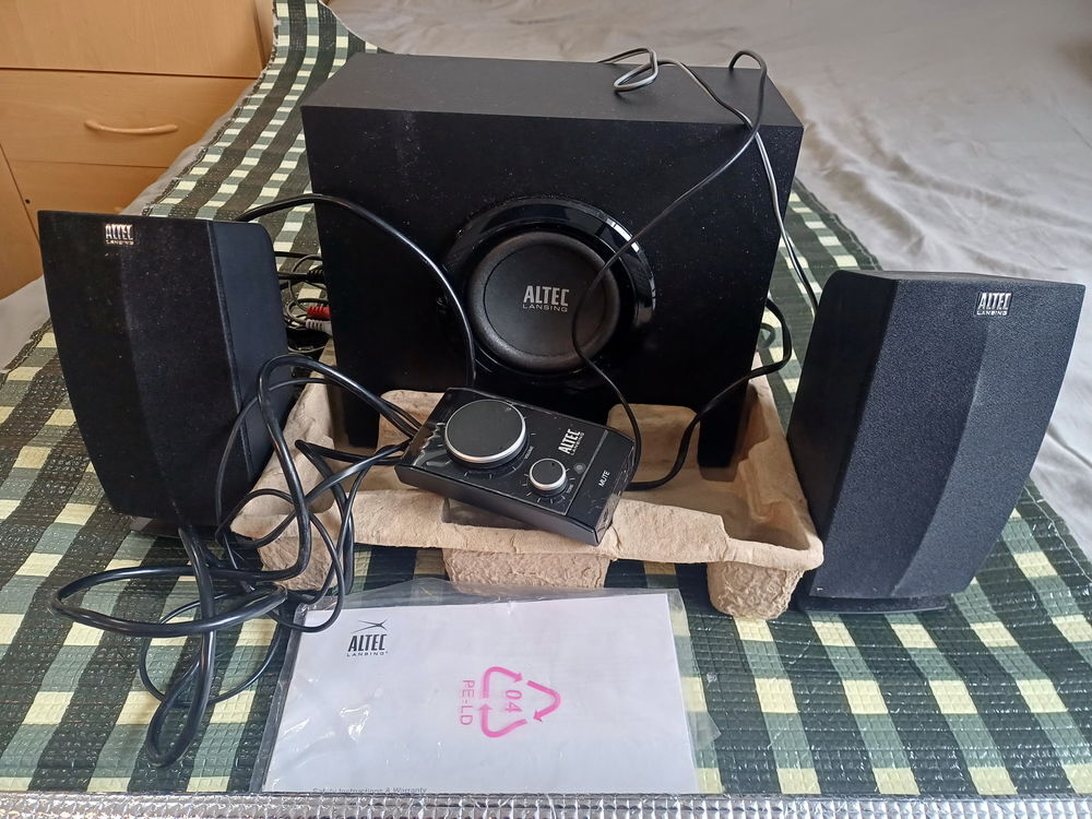 Enceinte PC ALTEC LANSING VS2721, &eacute;tat neuf, tr&egrave;s peu servi Audio et hifi