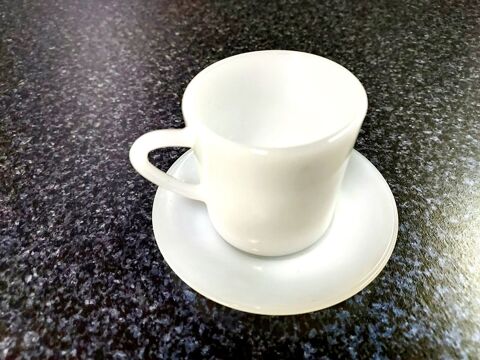 Tasse � caf� NESTLE collector 4 Montigny-aux-Amognes (58)