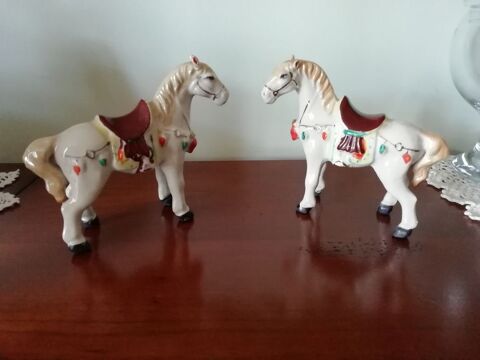 2 jolis petits chevaux espagnols  harnachés pour la fête 19 Lésigny (77)