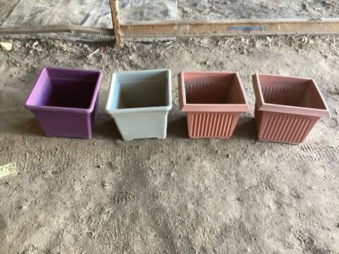 Pots de fleurs carr  plastique 
10 Izon (33)