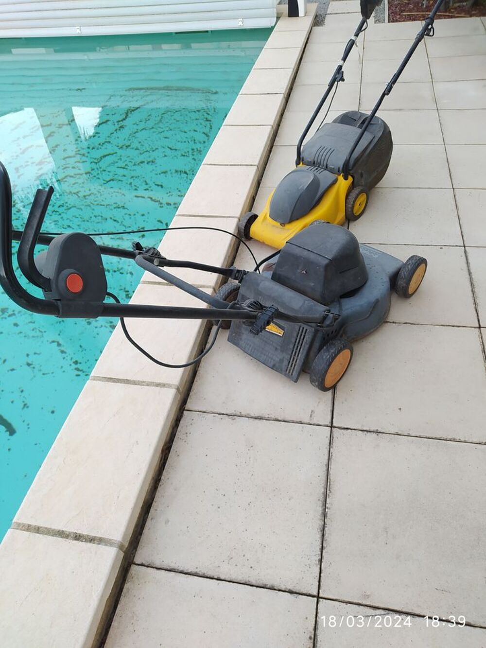2 Tondeuses &agrave; gazon &eacute;lectriques Bricolage