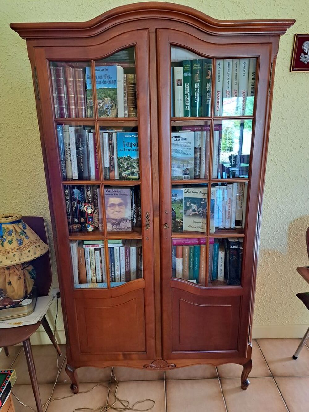 Biblioth&egrave;que vitr&eacute;e en merisier Meubles