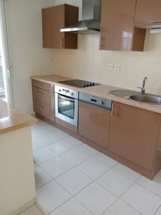  Appartement à louer 4 pièces 80 m²