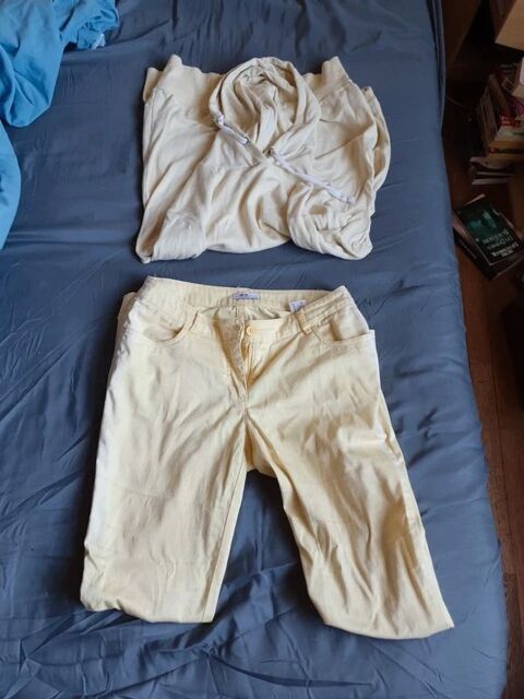 Lot pull à capuche et pantalons Flash Lights Sansac-de-Marmiesse (15)