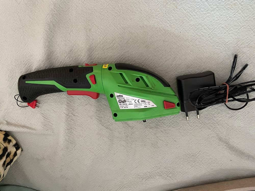 Petite tondeuse pour arbustes Jardin