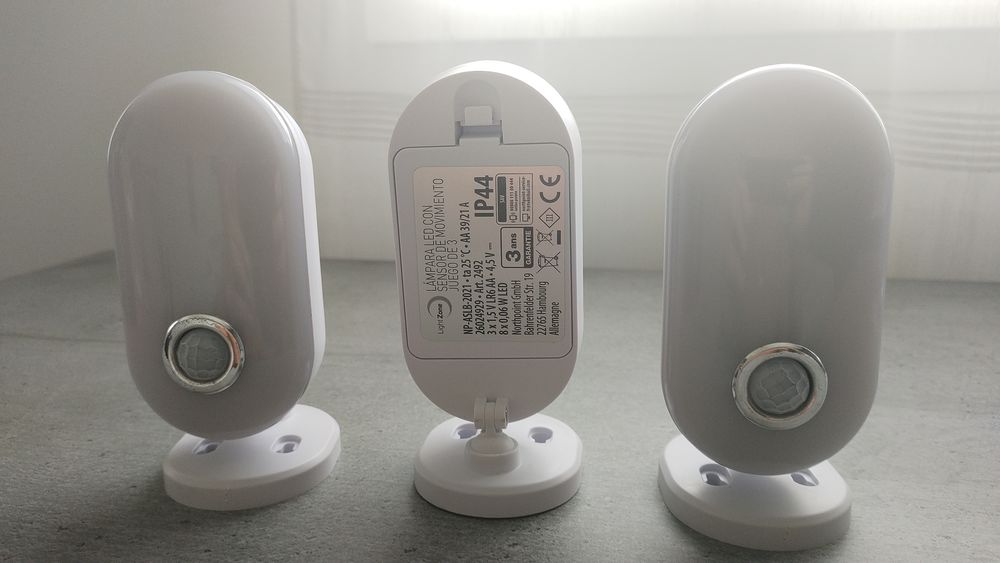 Lot de 3 Balises LED (Neuves) avec D&eacute;tecteur de Mouvement Décoration