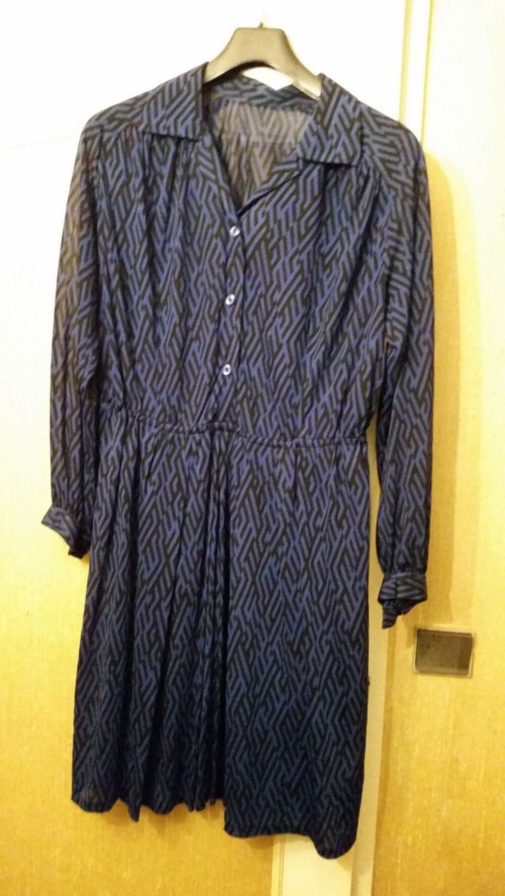 Robe en tissu fin Vêtements