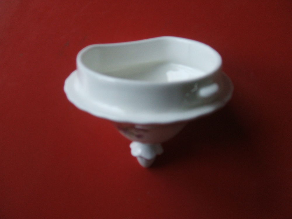 Th&eacute;i&egrave;re porcelaine Anglaise de Royal Albert fleur des mois 