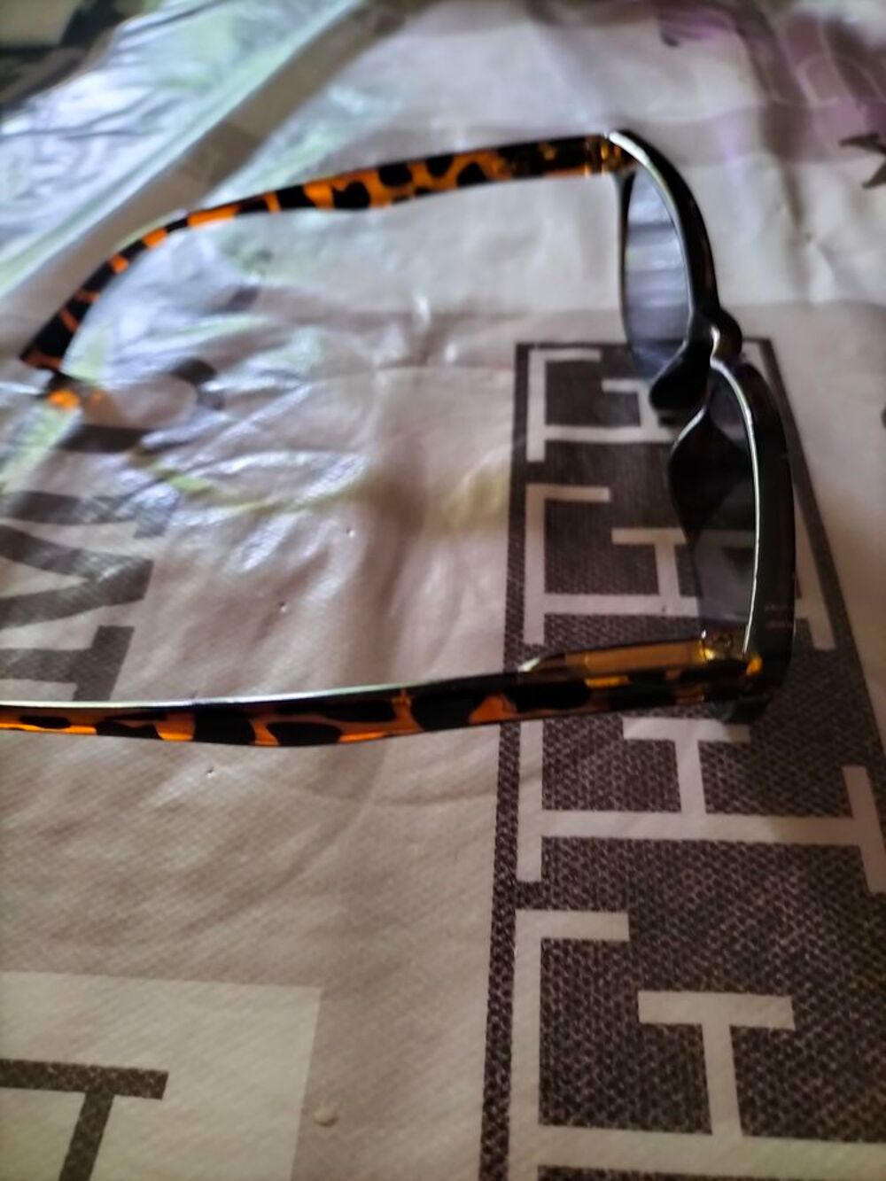 Lunette de soleil loupe Bijoux et montres