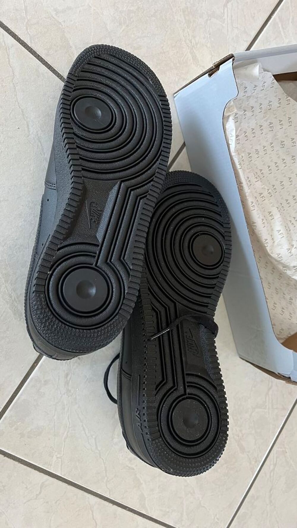 CHAUSSURES BASKETS NIKE SPORTSWEAR 1.07 taille 44 Chaussures