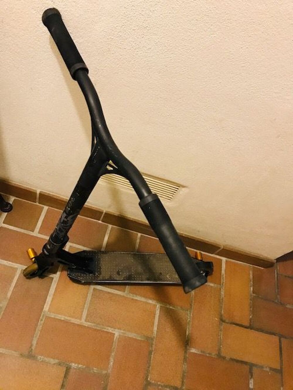 Trottinette Hades d'occasion bon &eacute;tat
Vélos