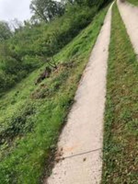   PRÊTE GRATUITEMENT terrain plat et pentu d'un total 5000 m2  
