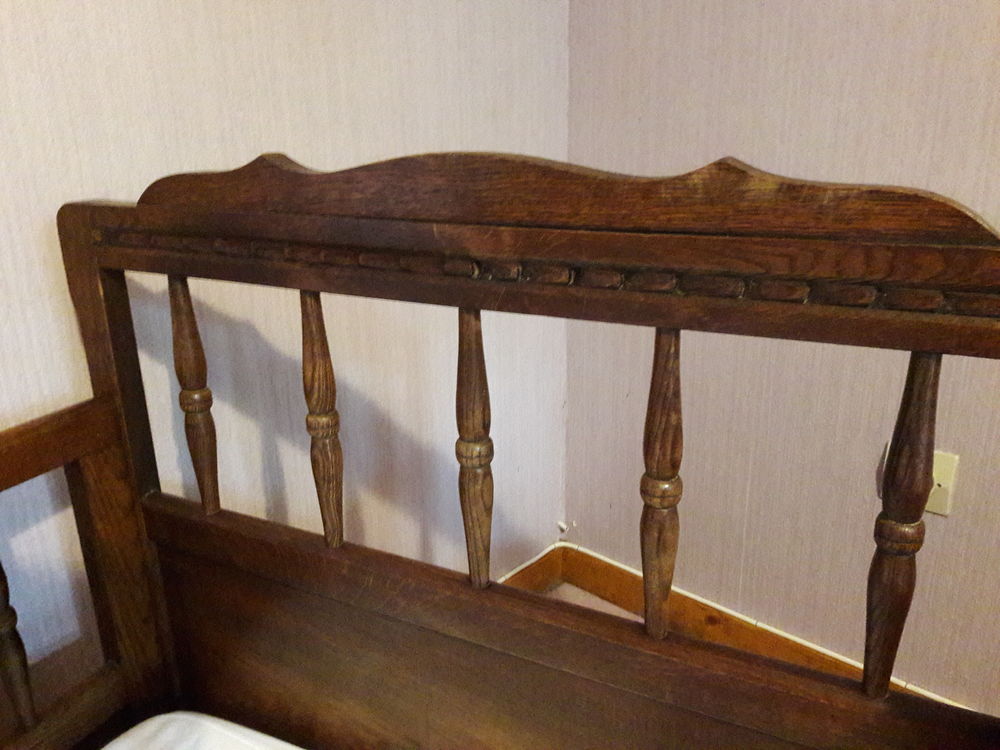 Lit b&eacute;b&eacute; en ch&ecirc;ne ann&eacute;es 1950 Mobilier enfants