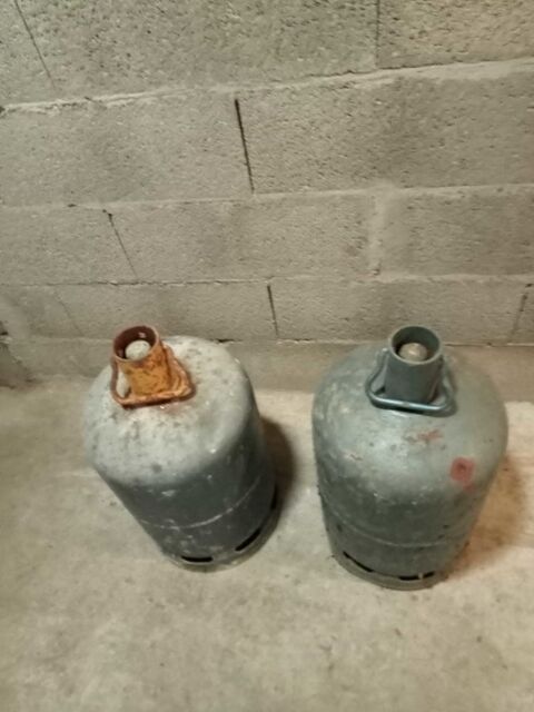 deux bouteilles de gaz butane 30 Beaurepaire (38)