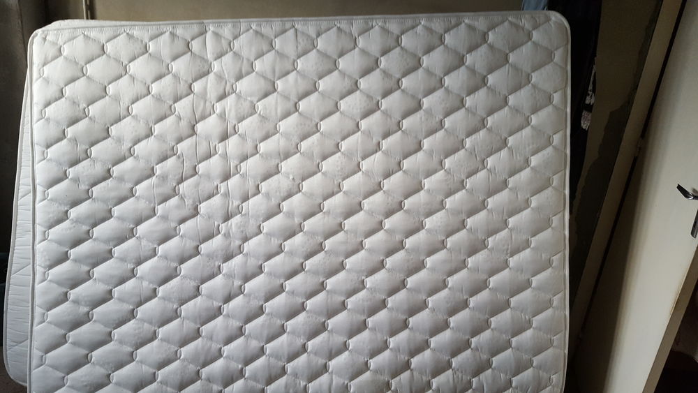 vends deux matelas jamais servi 140x190 Meubles