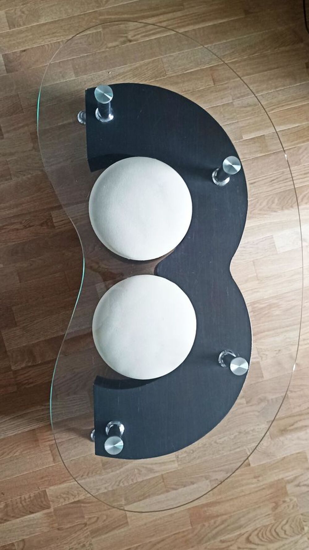 TABLE BASSE DE SALON EN VERRE. Meubles