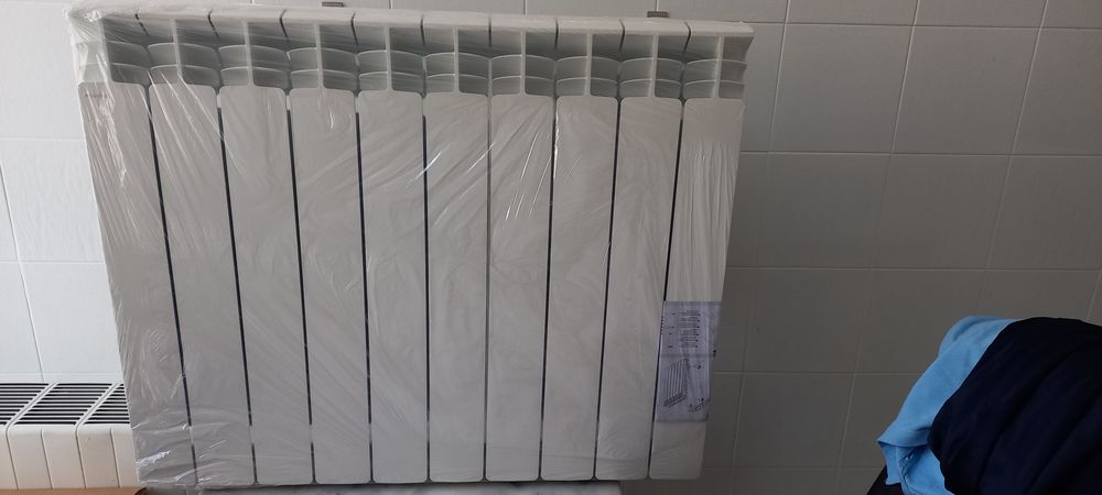 7 radiateurs eau chaude+1 s&egrave;che serviettes blancs EQUATION Bricolage