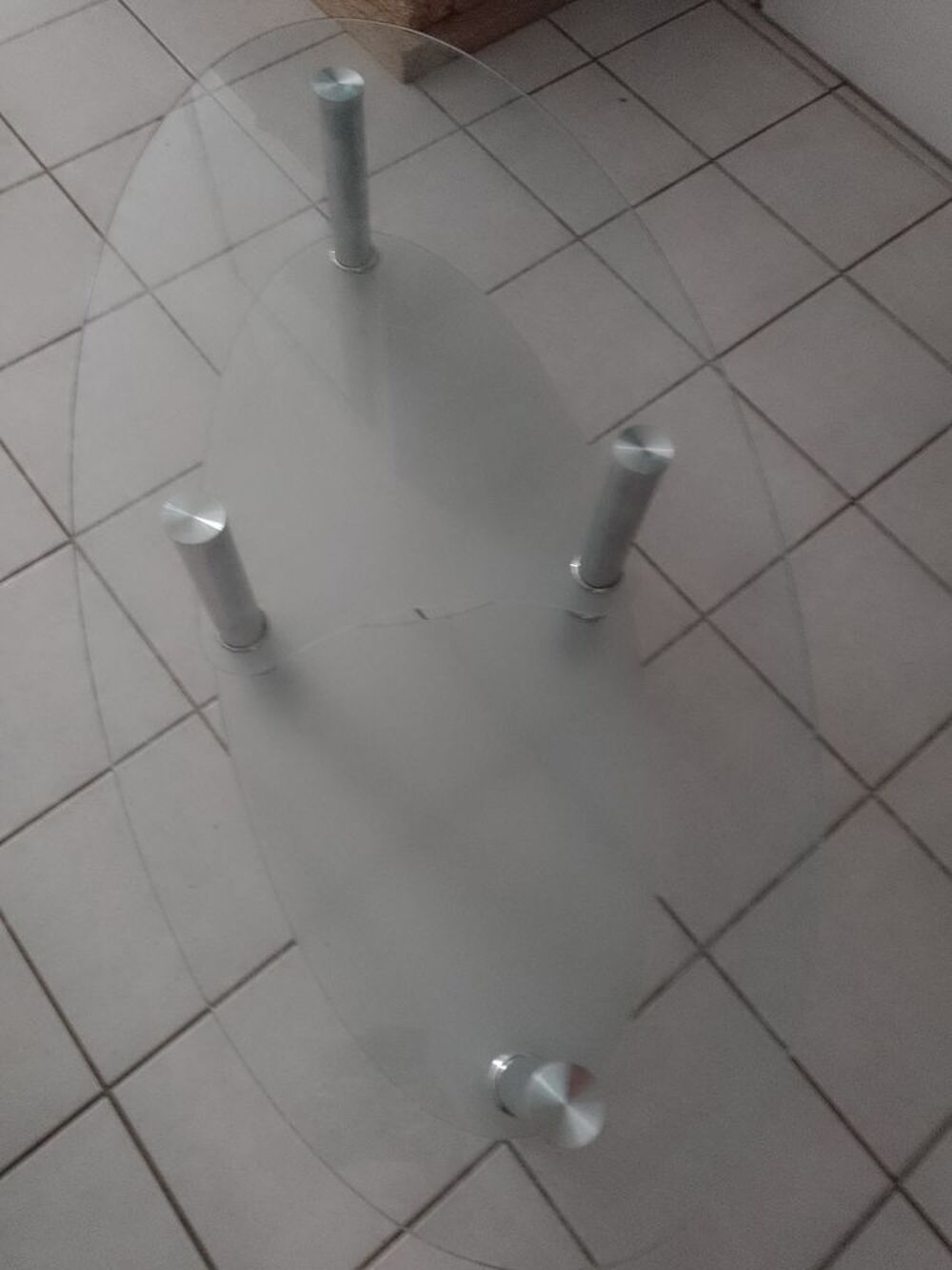 table basse propre en verre Meubles