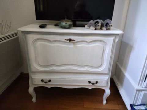 commode blanche Saint-Quentin-la-Poterie (30)