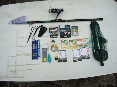 Canne  pche + moulinet et accessoires divers 80 Courris (81)