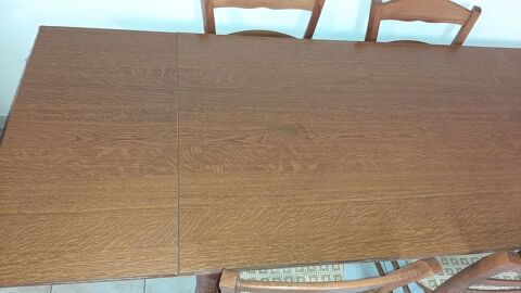 Table en bois + 6 chaises Saint-Yzan-de-Soudiac (33)