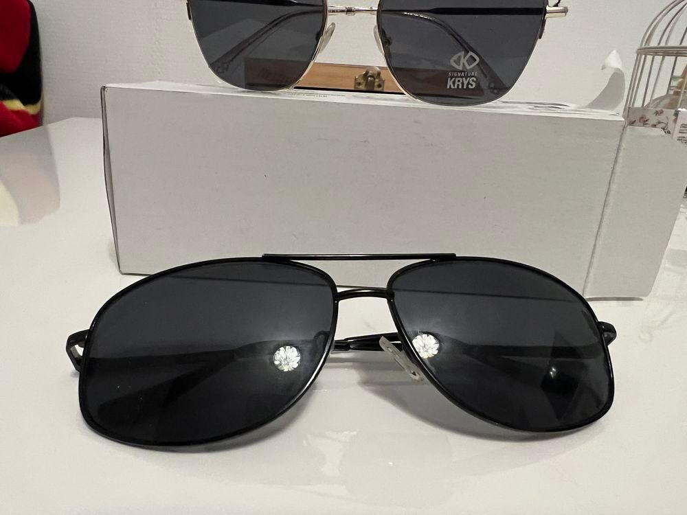 Lunnettes de soleil made in suisse tr&egrave;s bon &eacute;tat Bijoux et montres