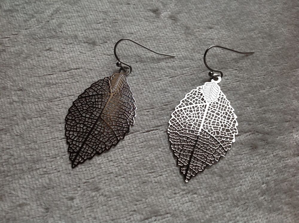BOUCLES OREILLES FEUILLE ARGENT&Eacute;E 3,7 cm Envoi Possible
Bijoux et montres