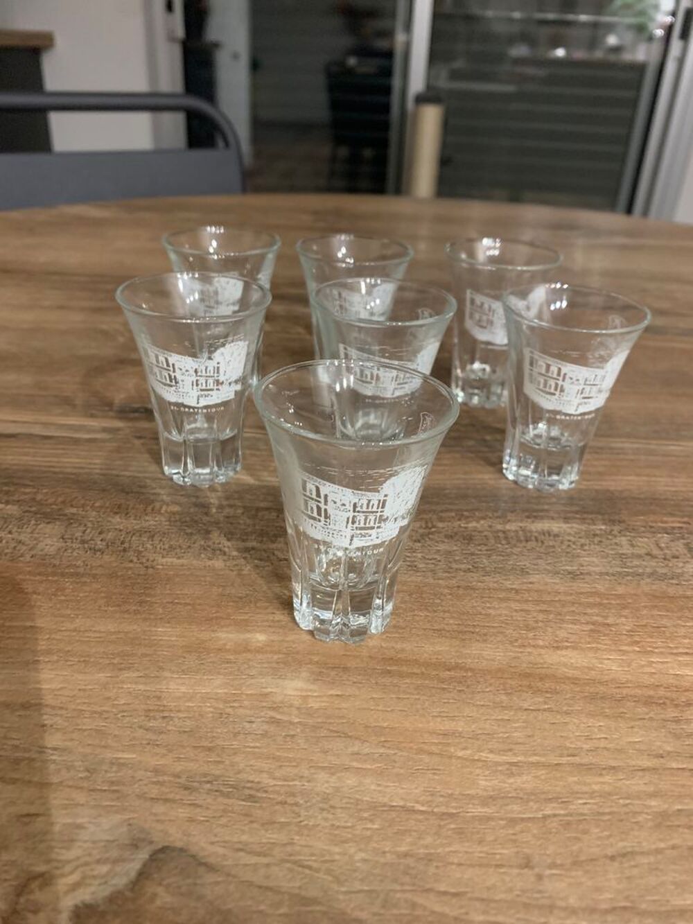 Lot de 7 verres &agrave; liqueurs &acute;&acute; Hostellerie du parc - Gratentour 31 &acute;&acute; Electroménager
