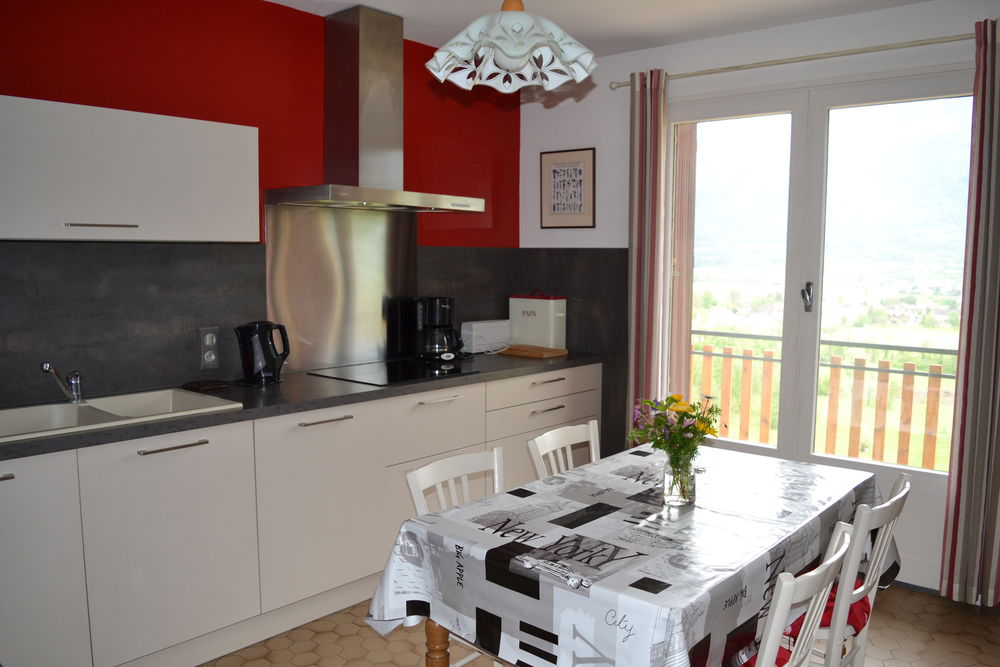 Location Appartement T4: Vue/Parking/Balcon/Terrasse couverte/Cave/Espace vert Saint-laurent-du-pont