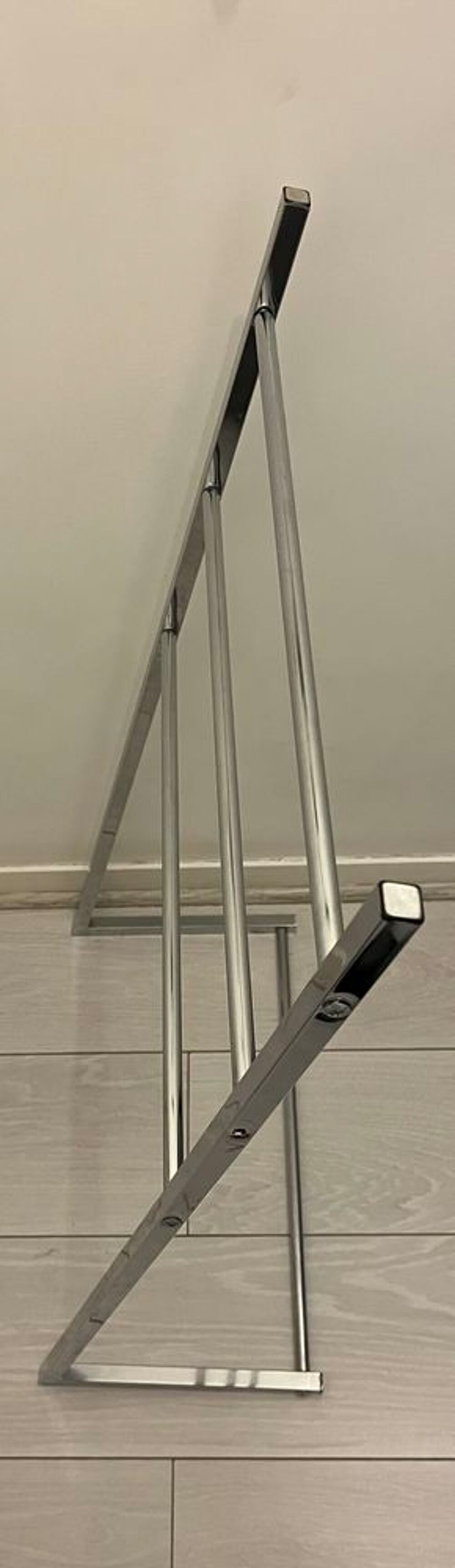 Porte-serviettes sur pied en inox €" 3 barres Electroménager