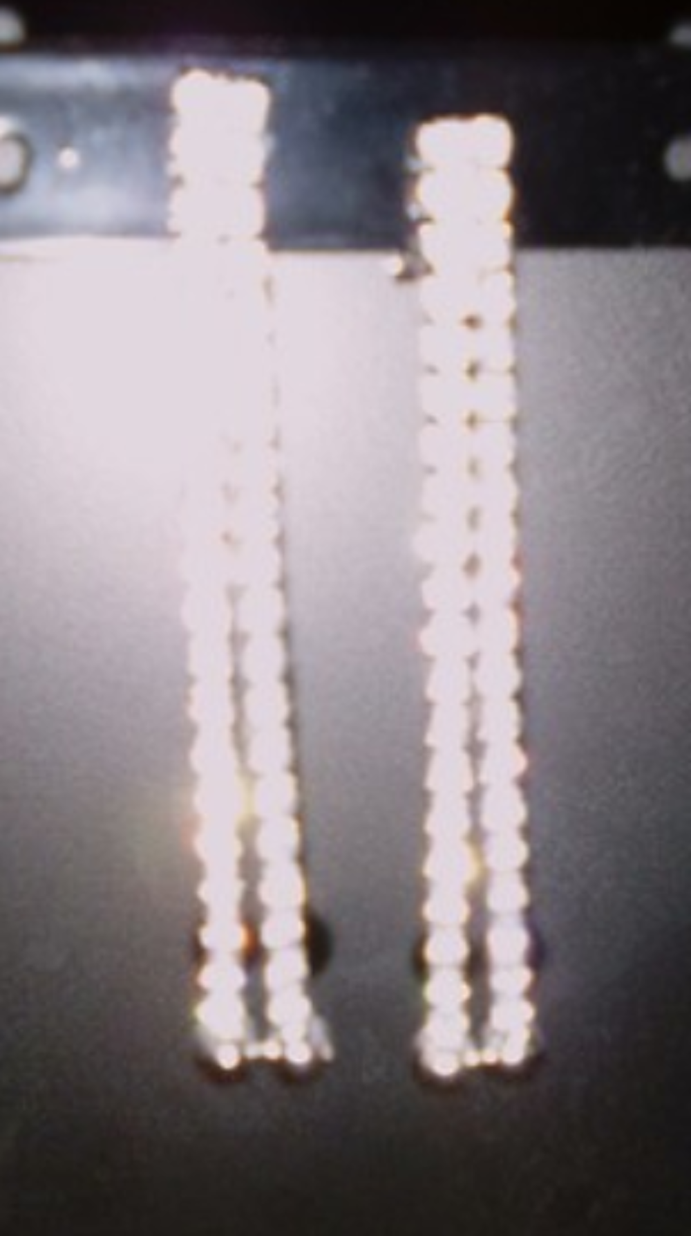 Boucle d'oreille Pendante clips neuve Bijoux et montres