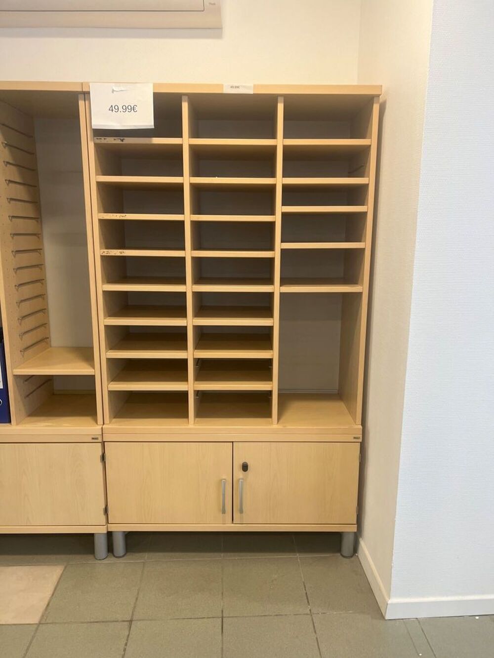 Armoire en bois avec &eacute;tag&egrave;re r&eacute;glable Meubles