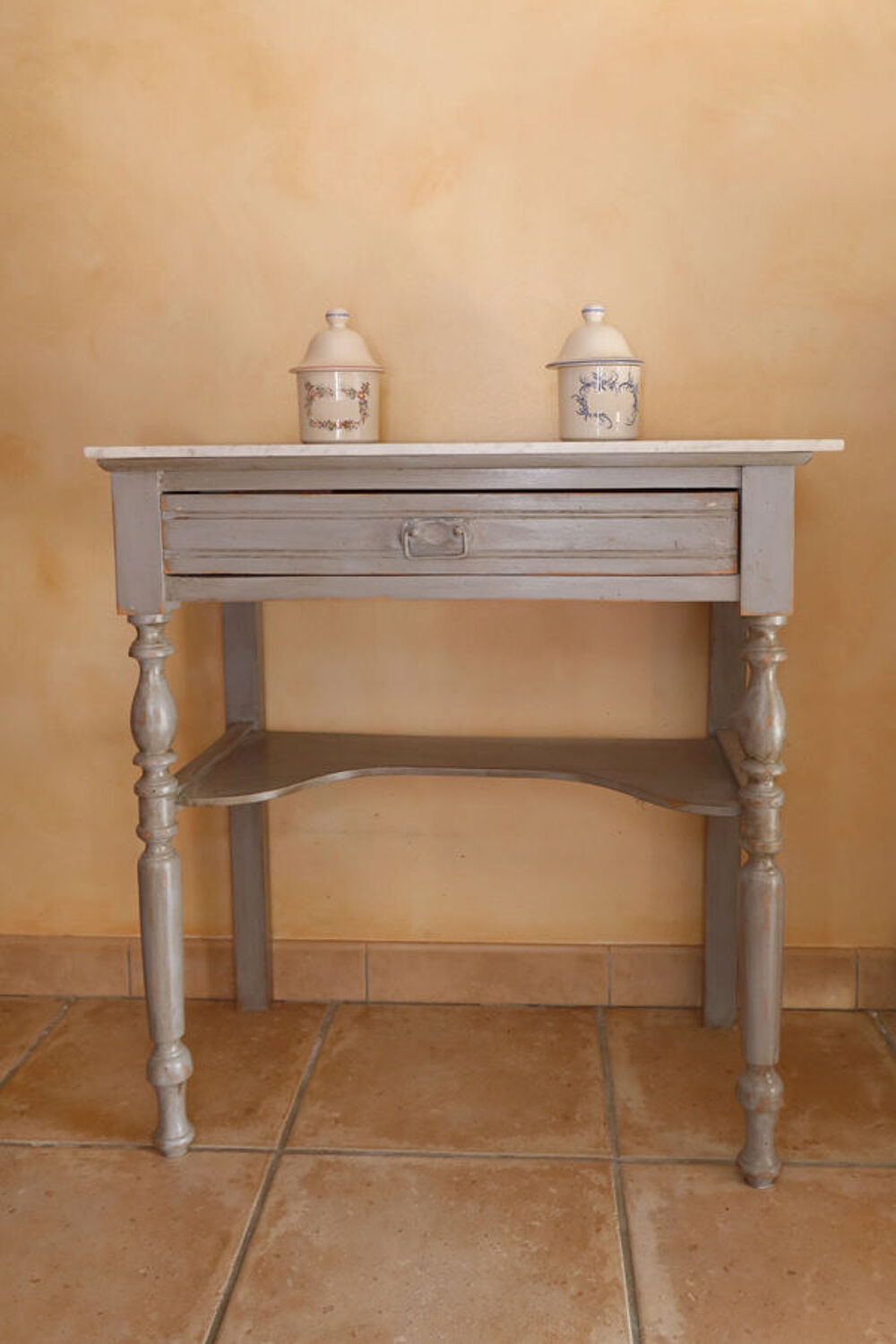 Petite table Meubles