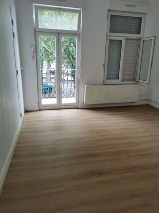  Appartement à louer 3 pièces 65 m²