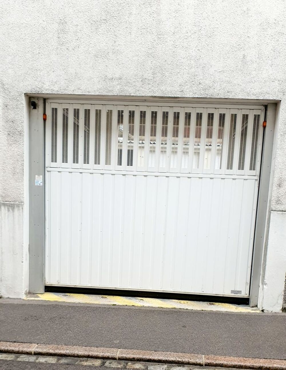 Location Parking/Garage Boxe garage 15m2 ferm scuris  DOUBLE  PORTE  Bd du 14 Jui Troyes