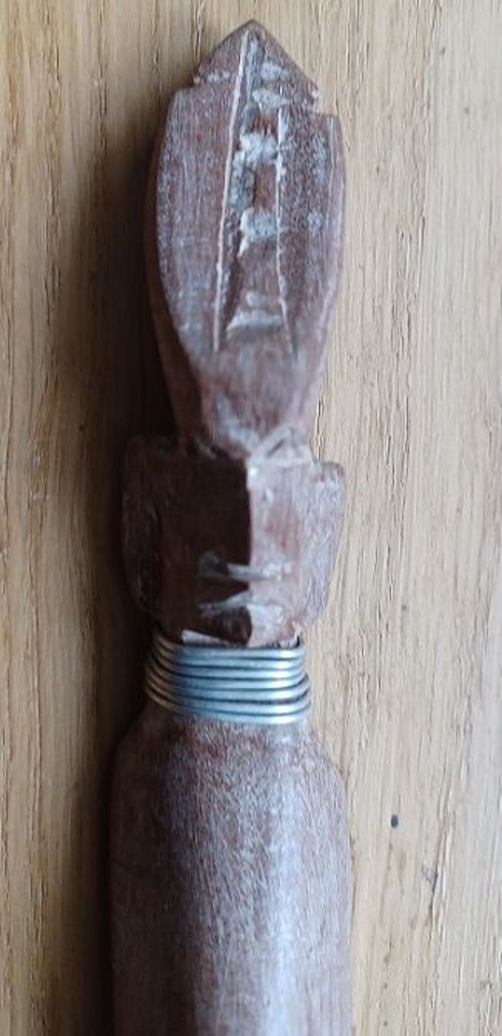 Ensemble 3 couverts bois sculpt&eacute; 