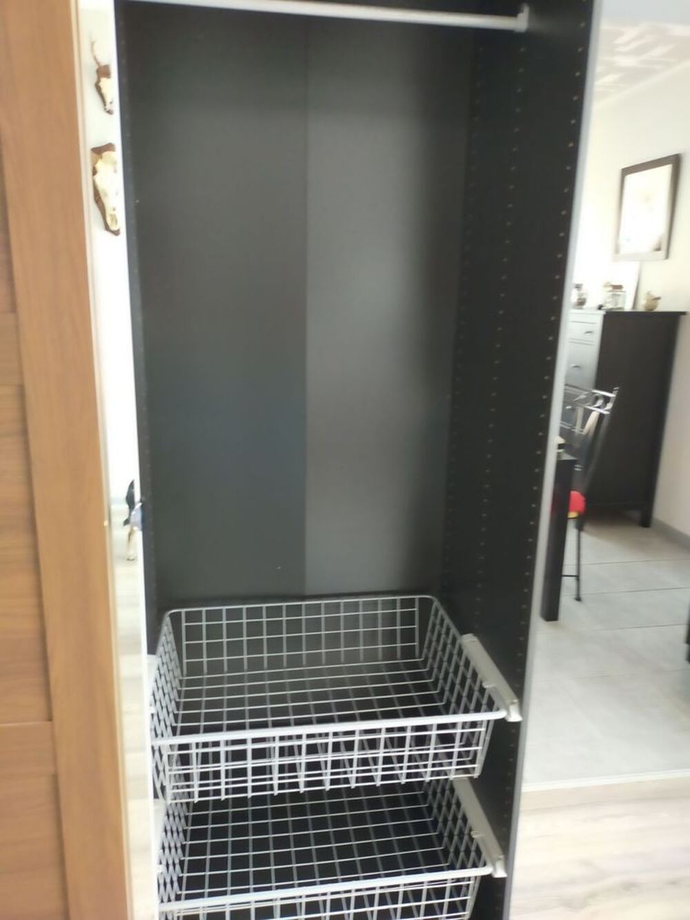 Meuble penderie 2 portes coulissantes dont 1 miroir Meubles
